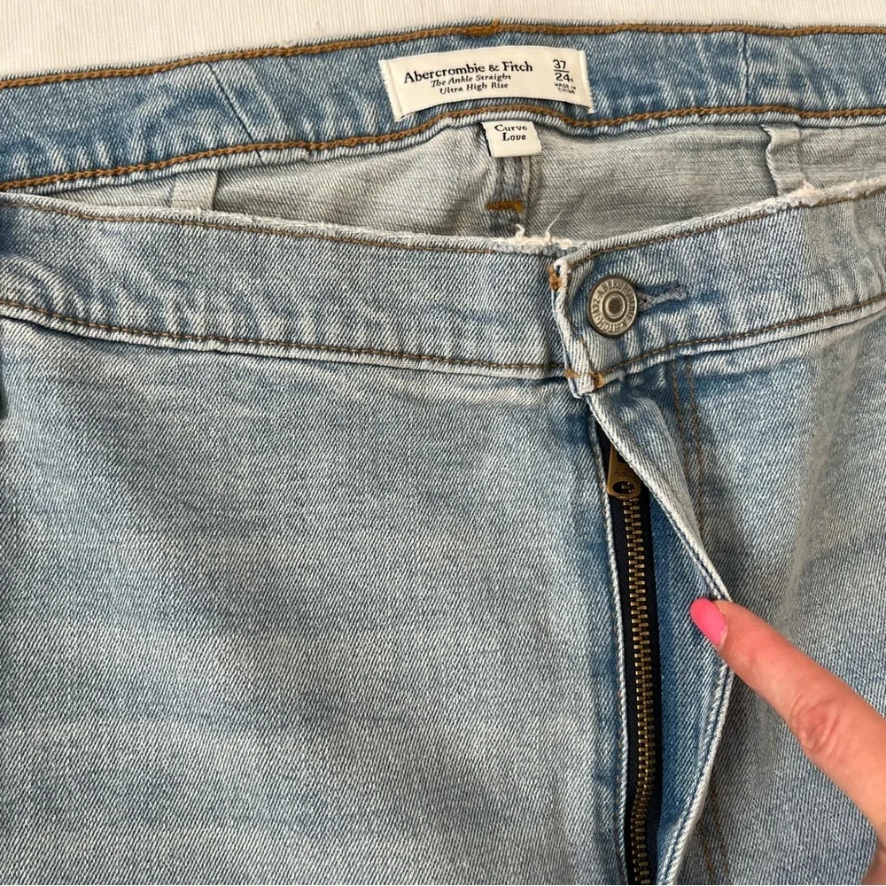 Abercrombie & Fitch Ankle Straight Ultra High Rise Jeans NWT
